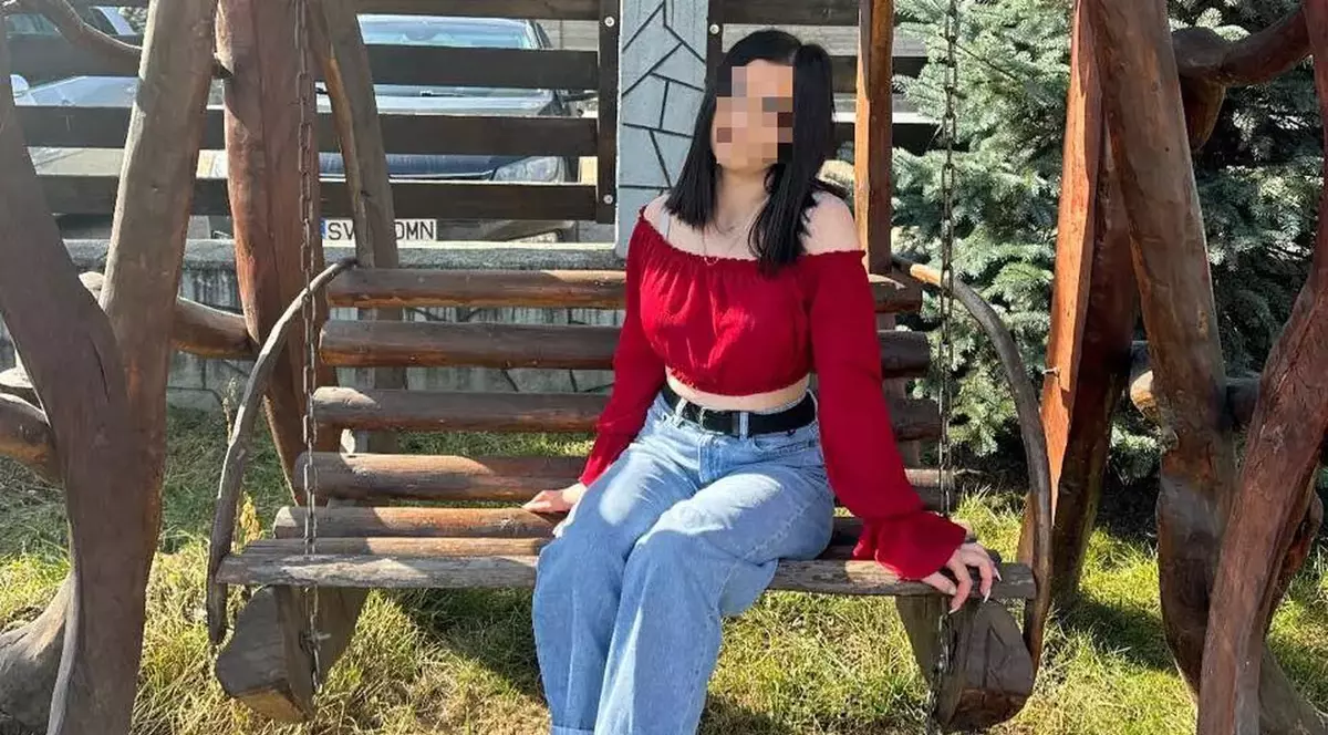 Povestea Ioanei, fata de 18 ani care a fost găsită moartă în casă, la Broșteni: „Îl iubea foarte mult pe polițist”