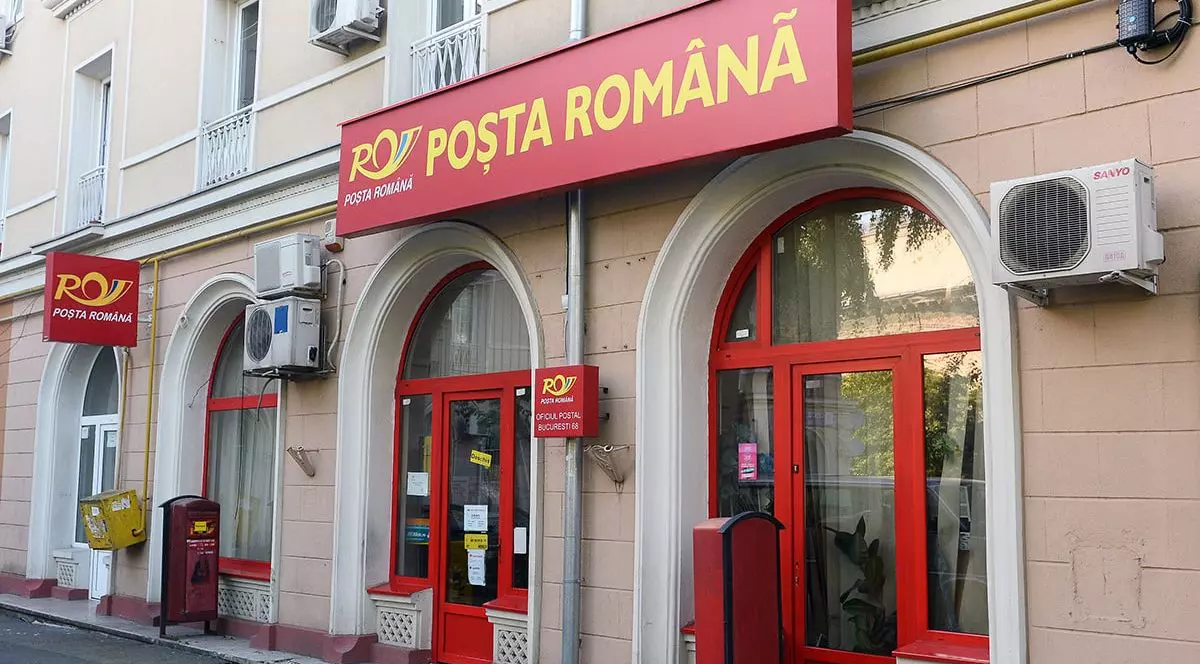 Poștașii vor avea uniforme noi după 15 ani. Foto: Agerpres