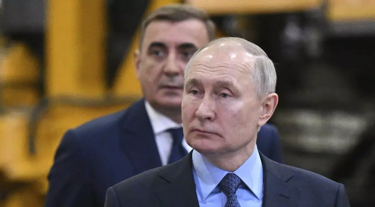 Vladimir Putin (în prim-plan), însoțit în timpul unei călătorii de fostul său bodyguard Aleksei Diumin Foto: Profimedia