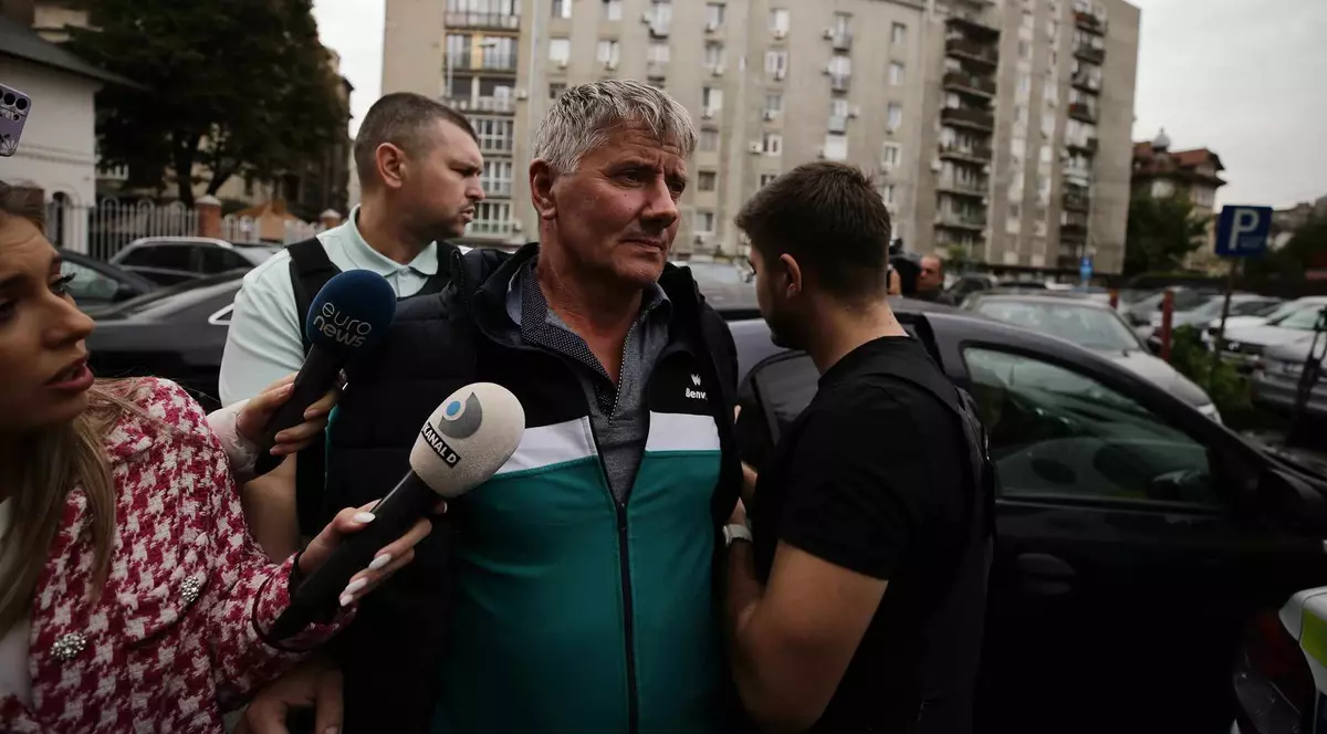 Bărbatul care a dat foc în Palatul Parlamentului a fost arestat preventiv