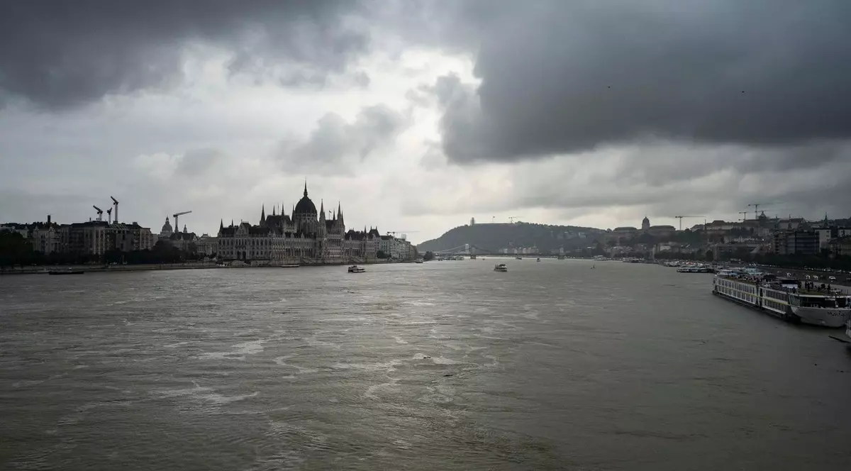 Nivelul apei Dunării poate crește cu 120 cm într-o zi. Alertă de inundații în toată Ungaria, Viktor Orbán și-a amânat angajamentele internaţionale