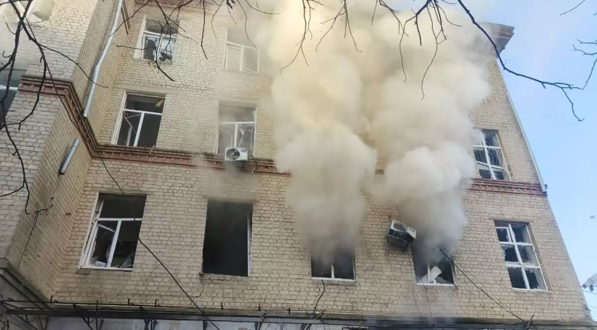 Cel puțin zece oameni au murit într-un dublu atac rusesc asupra unui spital din Sumî. Reacția lui Zelenski