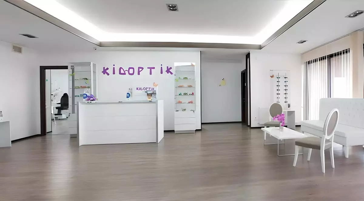 Consult oftalmologic pediatric fără picături la Clinica KidOptik