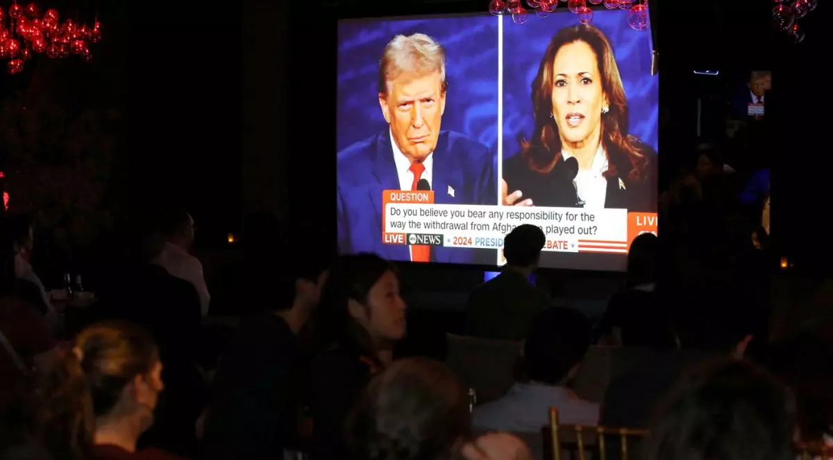 Ce au spus Kamala Harris și Donald Trump când au avut microfoanele oprite, în timpul dezbaterii