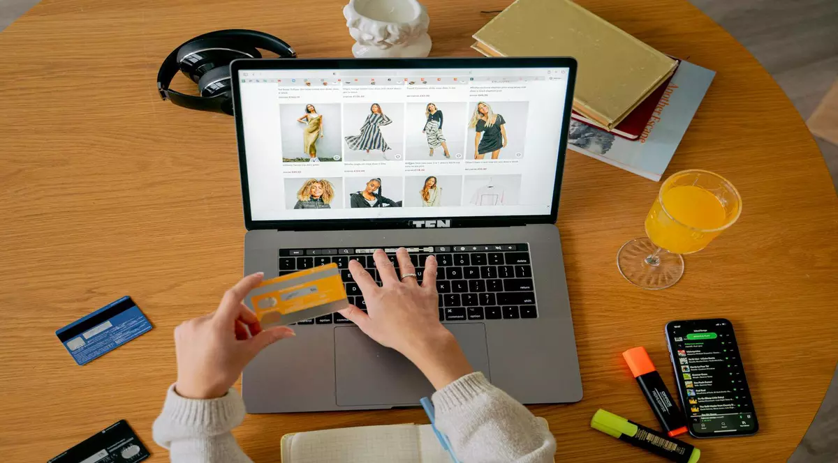 Economisește la cumpărăturile online folosind codurile de reducere de pe Couponiada.ro