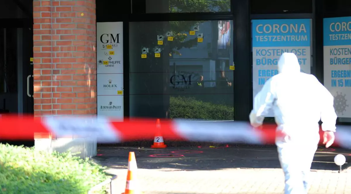 Focuri de armă asupra unui magazin de ceasuri din Koln. „Este cu adevărat înfricoșător ce se întâmplă aici”