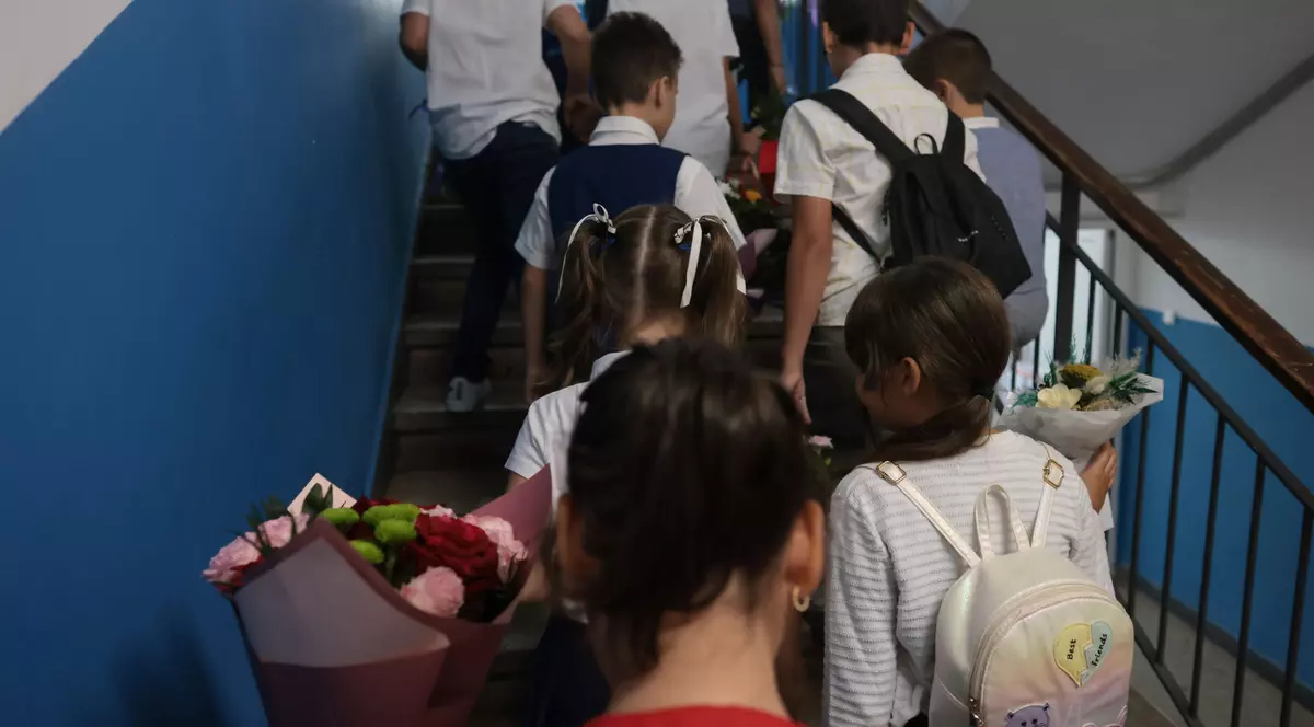 Când primesc elevii bursele școlare. Banii se vor acorda pentru primele două luni de cursuri