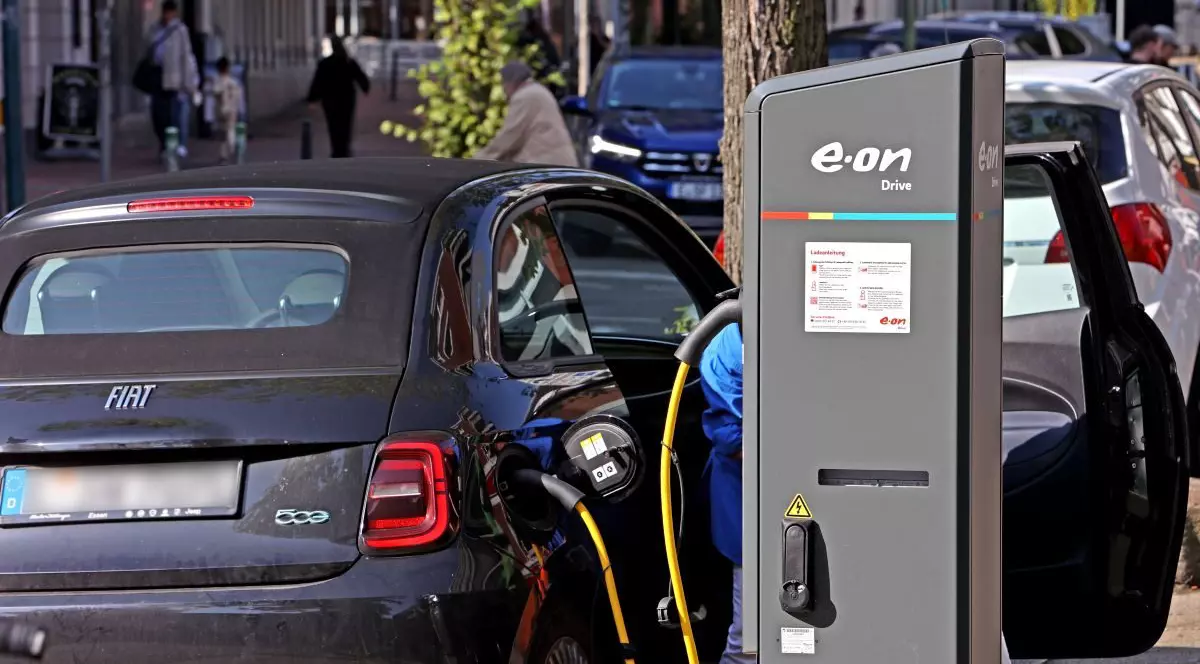 Costul conducerii unei mașini electrice e aproape dublu față de prețul benzinei sau motorinei, în Marea Britanie