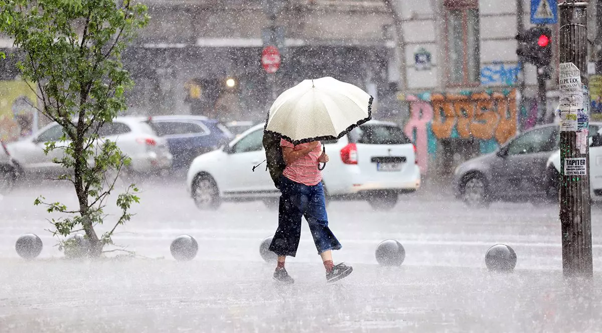 Aproape toată țara, sub avertizări meteo de ploi. Zonele pentru care a fost emis un cod portocaliu