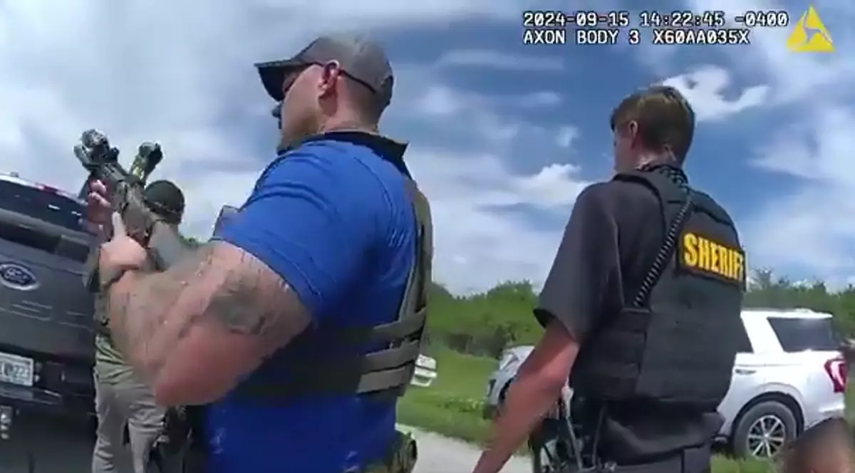 Momentul în care bărbatul acuzat că a încercat să îl împuște pe Trump este arestat pe autostradă VIDEO