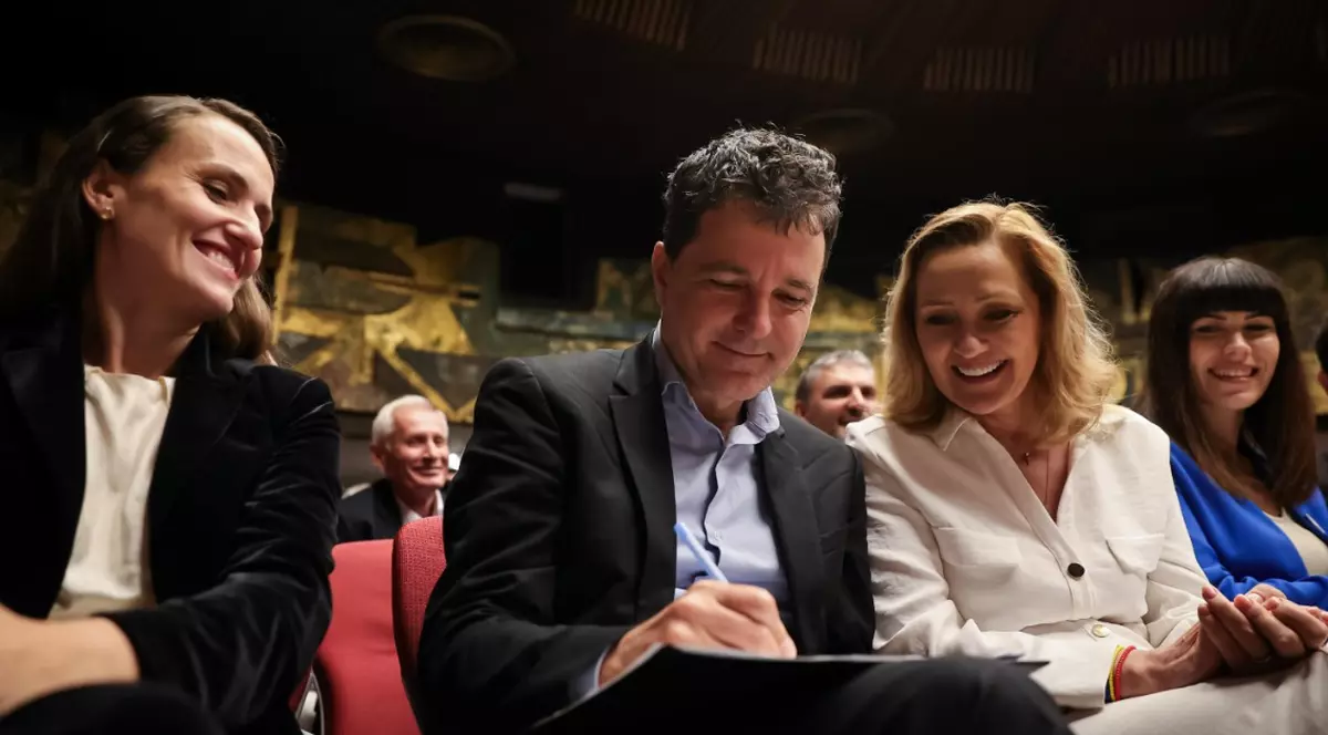 Elena Lasconi, după ce Nicuşor Dan a semnat pentru candidatura ei la prezidenţiale: "Nu este doar fondatorul USR, ci şi omul care gândeşte la fel ca mine"