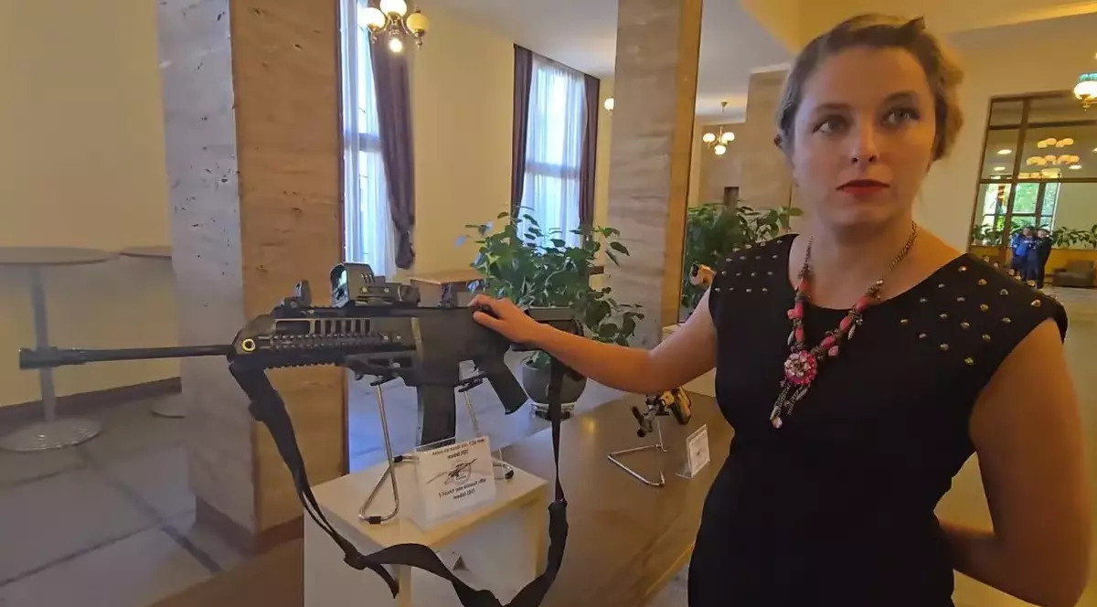 O armă de asalt care funcţionează pe principiul AKM e în faza finală de prototip industrial la Cugir: „Sunt șanse foarte mari să treacă testările” | VIDEO
