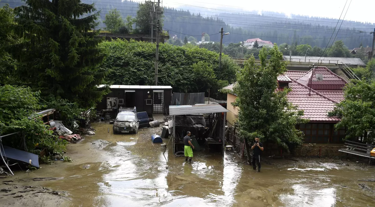 Ciclonul Ashley „va mătura România”, anunță ministrul Mediului. Fechet: „Ne uităm cu îngrijorare”
