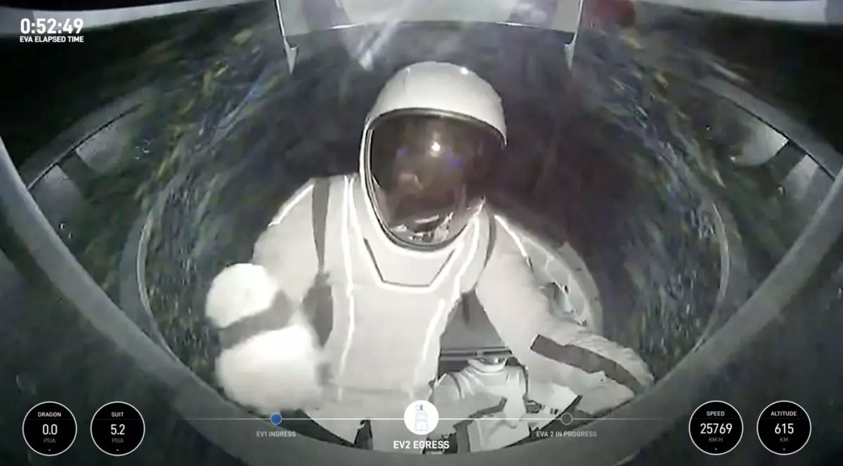 Echipajul Polaris Dawn al SpaceX s-a întors pe Pământ, după o misiune în care a atins o altitudine istorică