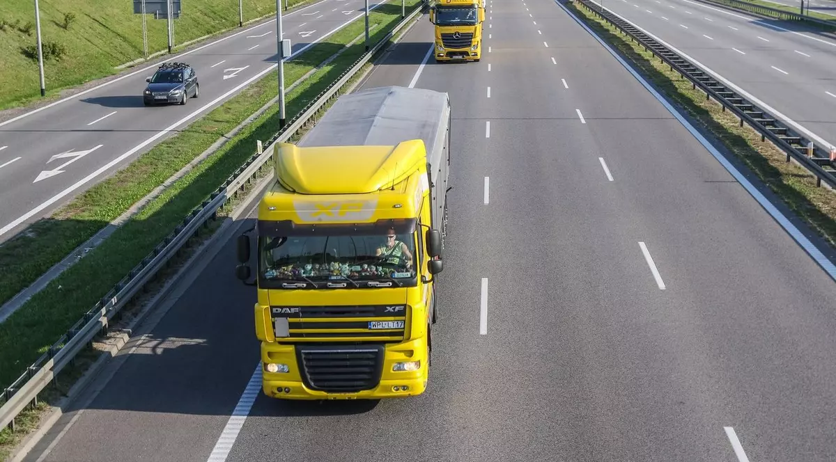 Șofer român de TIR cu identitatea furată, 130 de amenzi de circulație, concediat, permis anulat și datorii de 35.000 de euro, în Franța