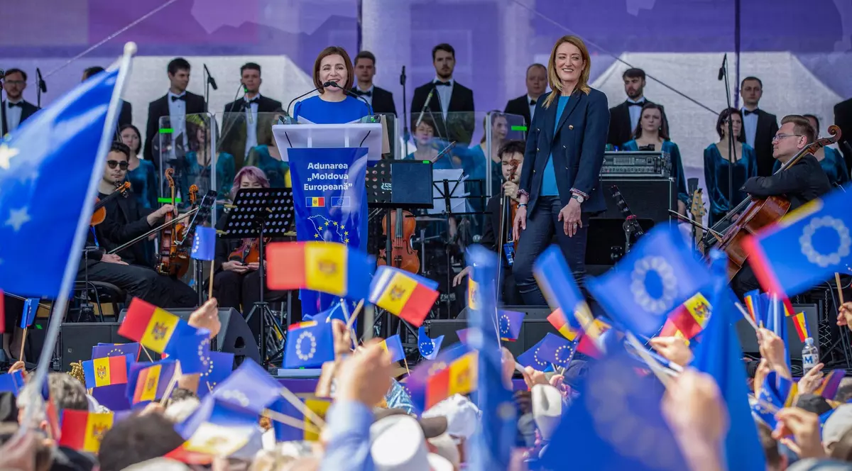 Conflictul pe axa SUA-Rusia s-a mutat în Republica Moldova, în contextul alegerilor prezidențiale. UE și NATO se implică activ în războiul hibrid desfășurat peste Prut