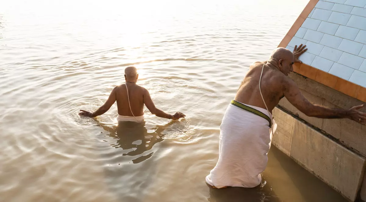 Un oficial indian s-a înecat în Gange, din cauză că salvatorii au refuzat să intervină înainte să fie plătiți