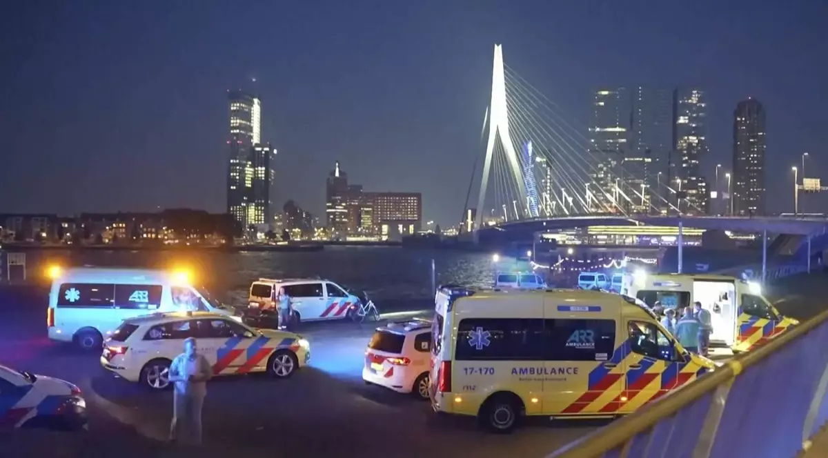 Atac cu cuțitul la Rotterdam: Un bărbat a înjunghiat mortal o persoană și a rănit grav alta