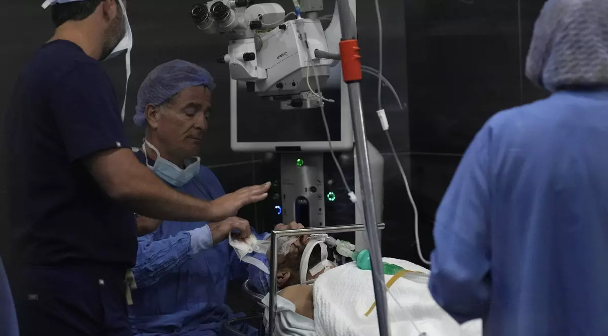 Medic libanez, șocat de numărul răniților după exploziile dispozitivelor electronice: „Dorm doar două ore, în rest operez”