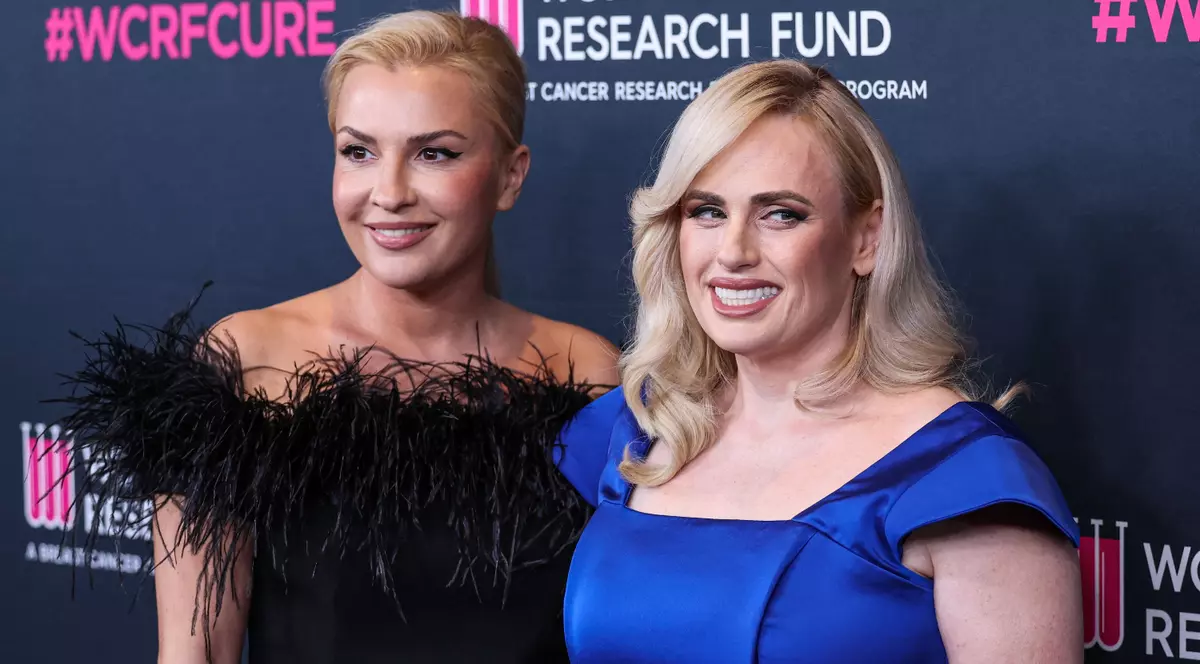 Actrița Rebel Wilson s-a căsătorit cu iubita Ramona Agruma în Italia. Au și o fetiță, care a venit pe lume cu ajutorul unei mame surogat