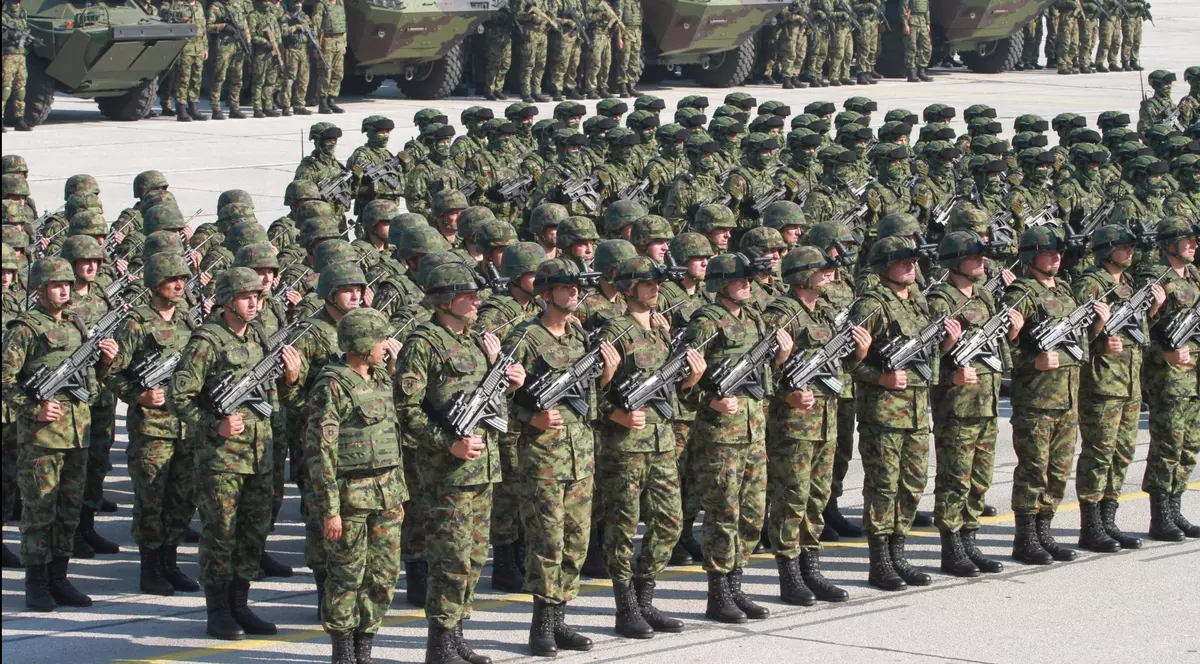 Serbia reintroduce armata obligatorie. Președintele Vucici: „Sper să înţelegeţi cu toţii că este nevoie”