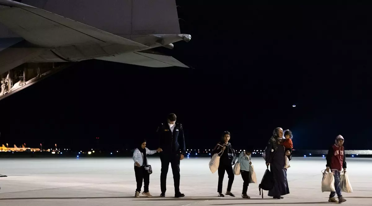 Spitalele din România vor trata copii răniți în războiul din Fâșia Gaza. Primii opt au ajuns la București