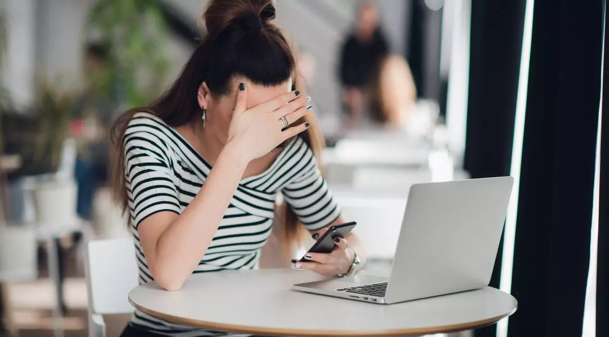 Tinerii români, cei mai afectați de folosirea rețelelor sociale. „Este esenţial să luăm măsuri pentru a-i proteja”