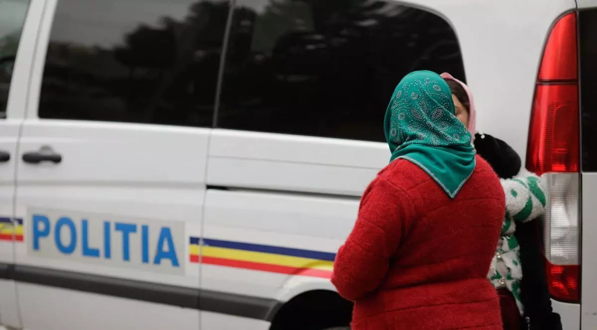 O cunoscută vrăjitoare din România, reținută după ce a înșelat un bărbat cu 7.000 de euro