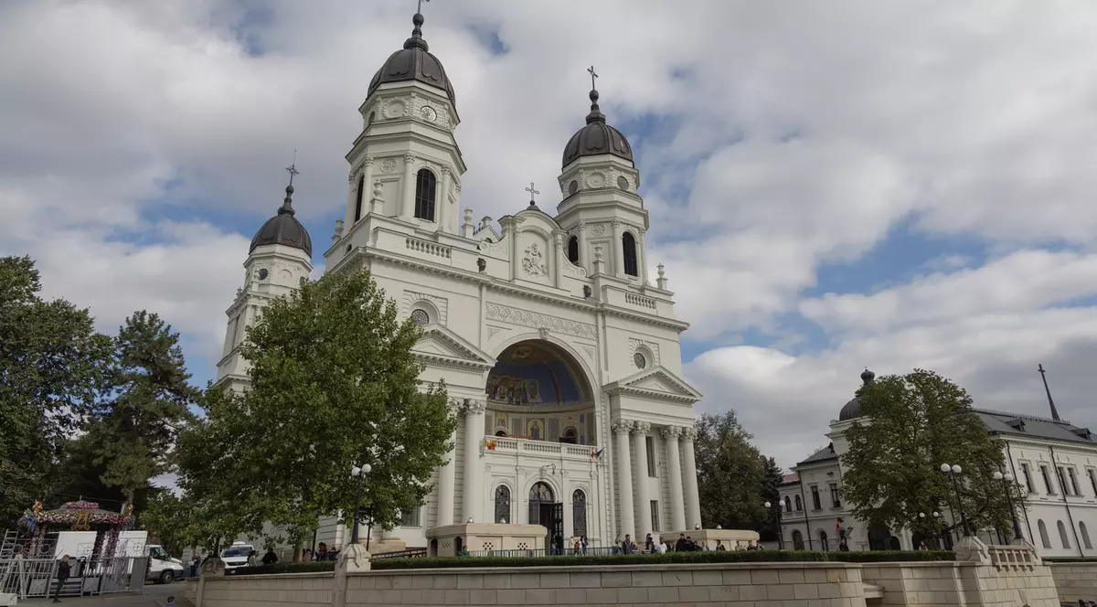 Mii de români îşi serbează onomastica la Sfânta Parascheva Sursă: Facebook