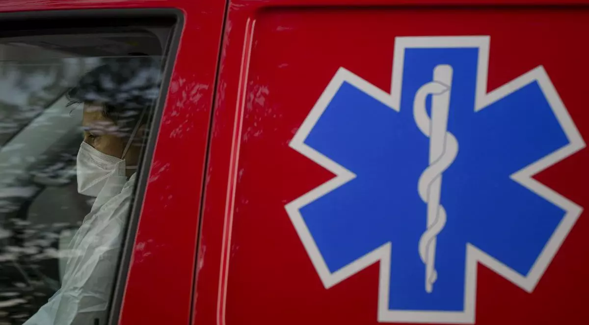 Inima unui tânăr polițist din Timiș a încetat să mai bată. Un coleg l-a găsit mort în baia secției din Ghizela