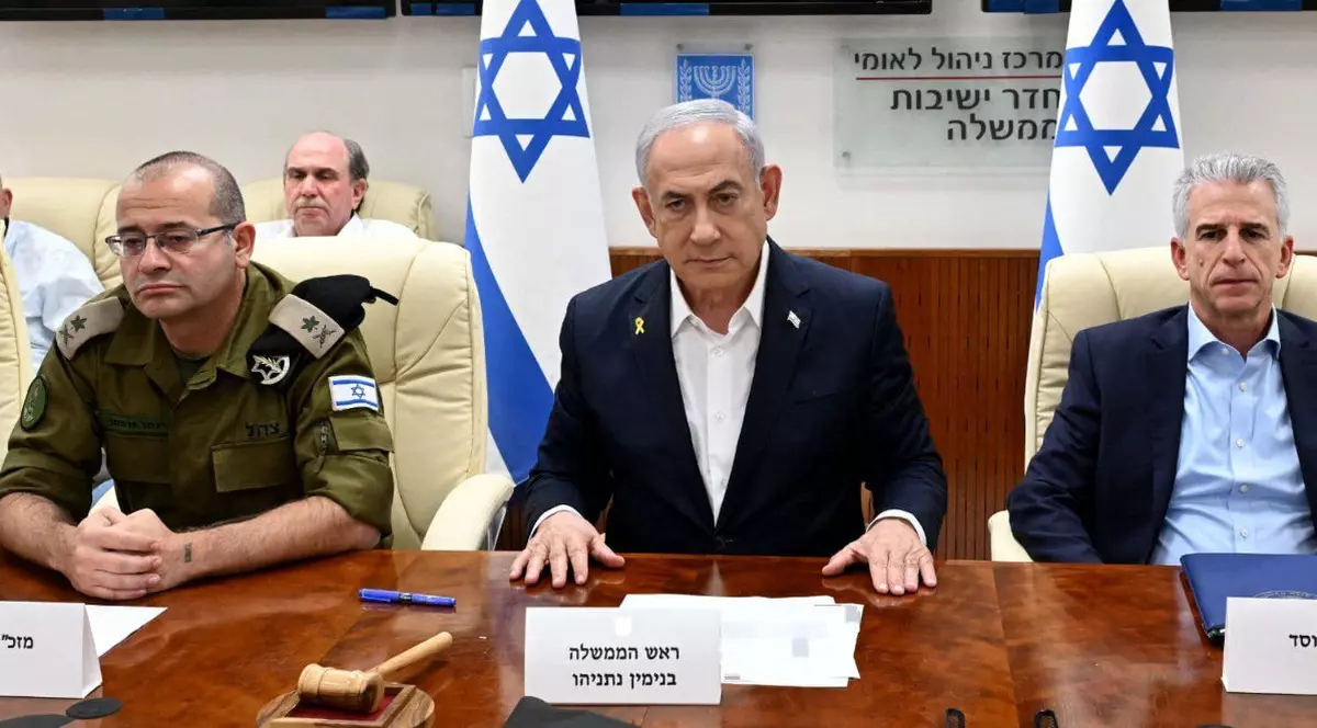 Benjamin Netanyahu (în centrul imaginii) prezidează o reuniune a cabinetului său de securitate Foto: Profimedia