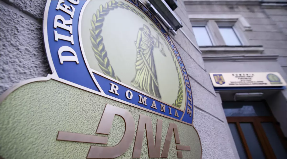 Un ofiţer de poliție, trimis în judecată de DNA fiindcă deținea un salon de cosmetică și construia case