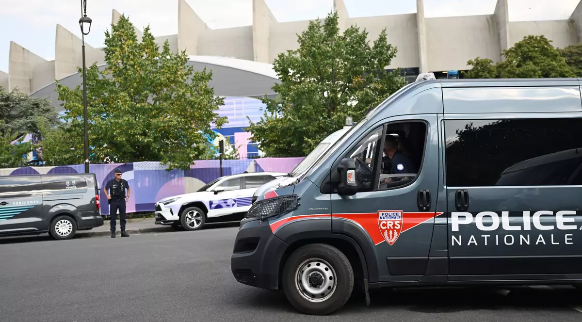 Un băiat de 14 ani, angajat ca ucigaș plătit pentru o crimă din răzbunare, la Marsilia. Suma de bani care i s-a promis