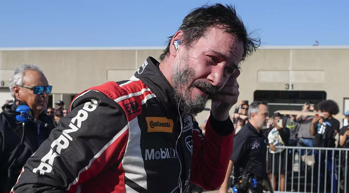 Keanu Reeves a debutat ca pilot profesionist la Indianapolis Motor Speedway