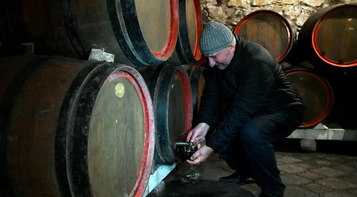 Vladimir Putin, șters din istoria vinului moldovenesc după invazia din Ucraina. NY Times scrie despre gestul cramei Cricova față de liderul rus