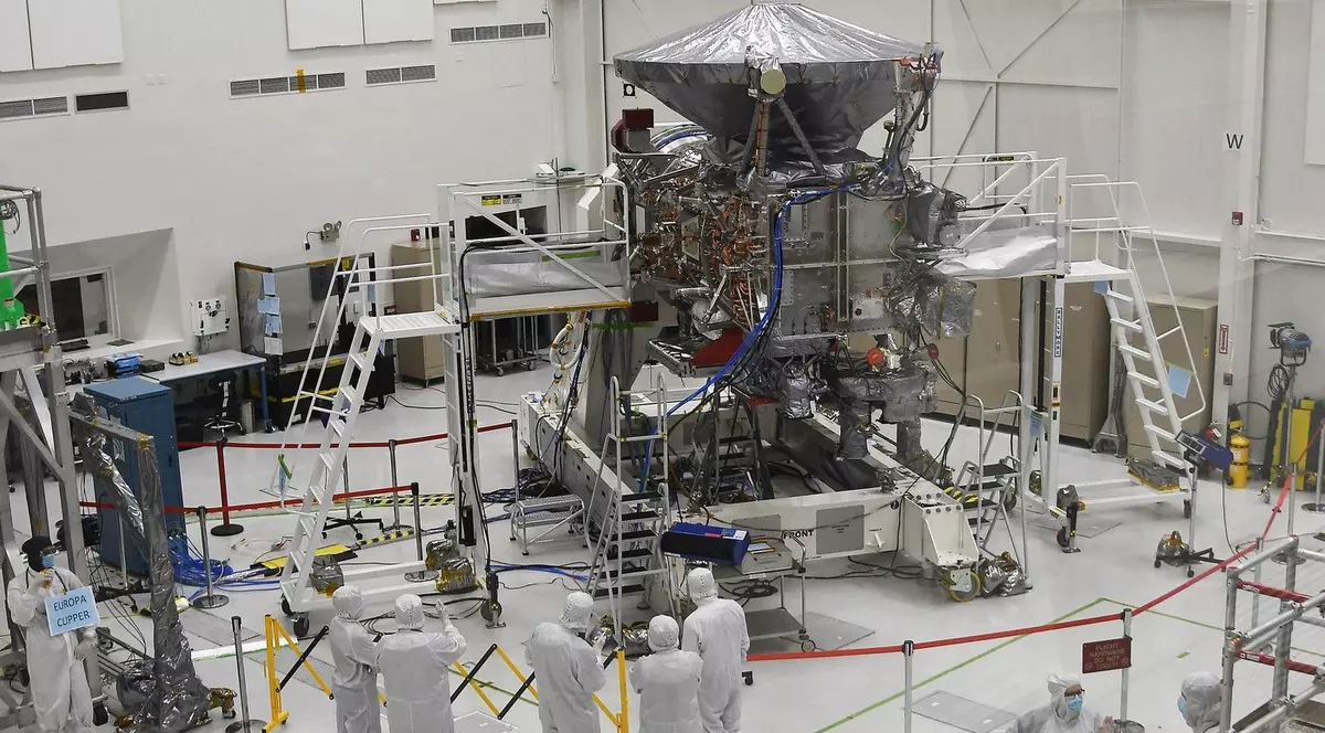 NASA va lansa luni misiunea spre luna Europa a lui Jupiter pentru a vedea dacă poate susține viața