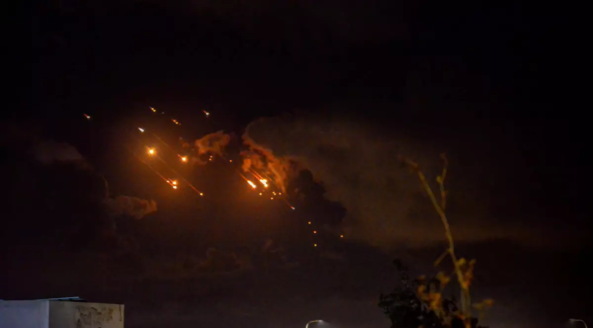 Israelul a jurat că se va răzbuna pentru ploaia de rachete iraniene. Modalitățile prin care poate să riposteze