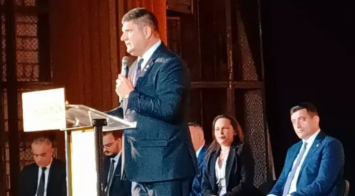 Trei parlamentari și-au dat demisia din AUR. Ringo Dămureanu: „S-au cerut 60.000 de euro pentru candidatură”