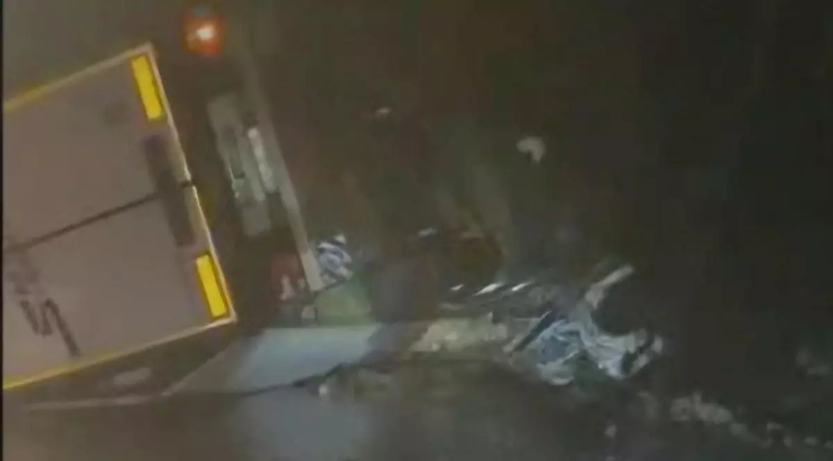 Un copil de 11 ani a murit în cabina unui TIR răsturnat pe Autostrada Soarelui, într-un accident aproape de Lehliu- Gară