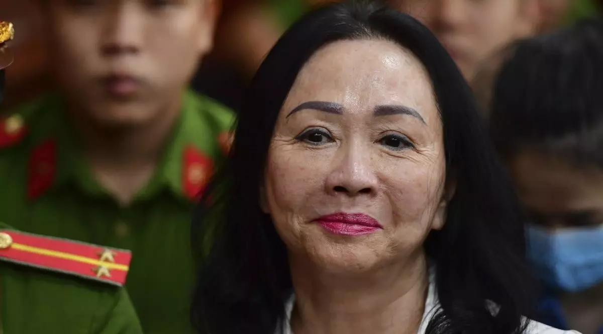 Miliardara Truong My Lan, condamnată deja la moarte, a primit o pedeapsă de închisoare pe viață într-un alt proces, în Vietnam