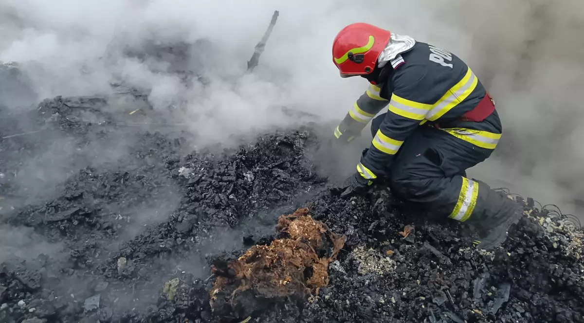 casă mistuită de foc