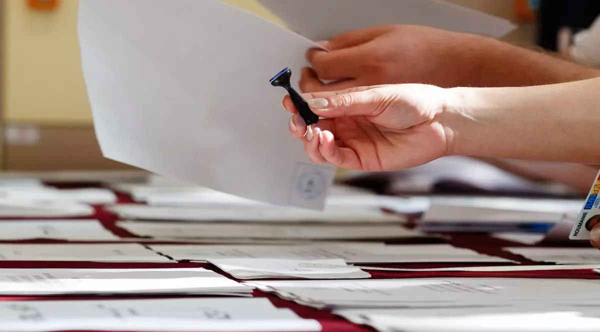 Un bărbat din Focșani și-a dat seama că a votat greșit la alegerile parlamentare, s-a supărat și acum este cercetat penal