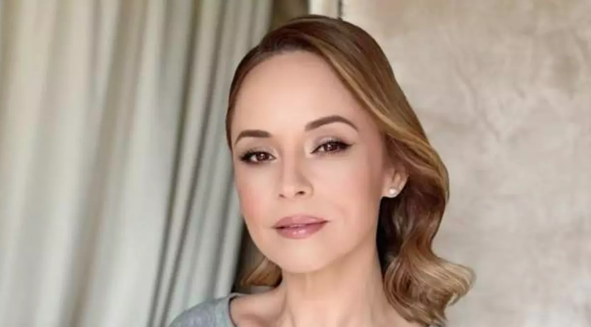 Andreea Marin a arătat mesajele primite de la cei care au încercat să o plătească pentru postări electorale