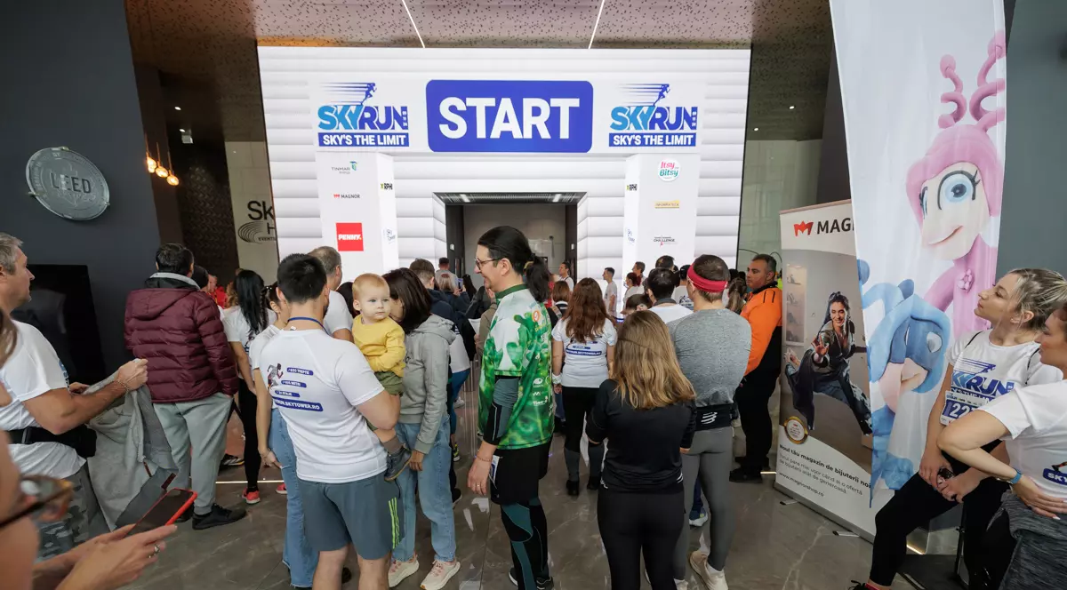 780 de persoane au urcat cele 620 de scări ale SkyTower