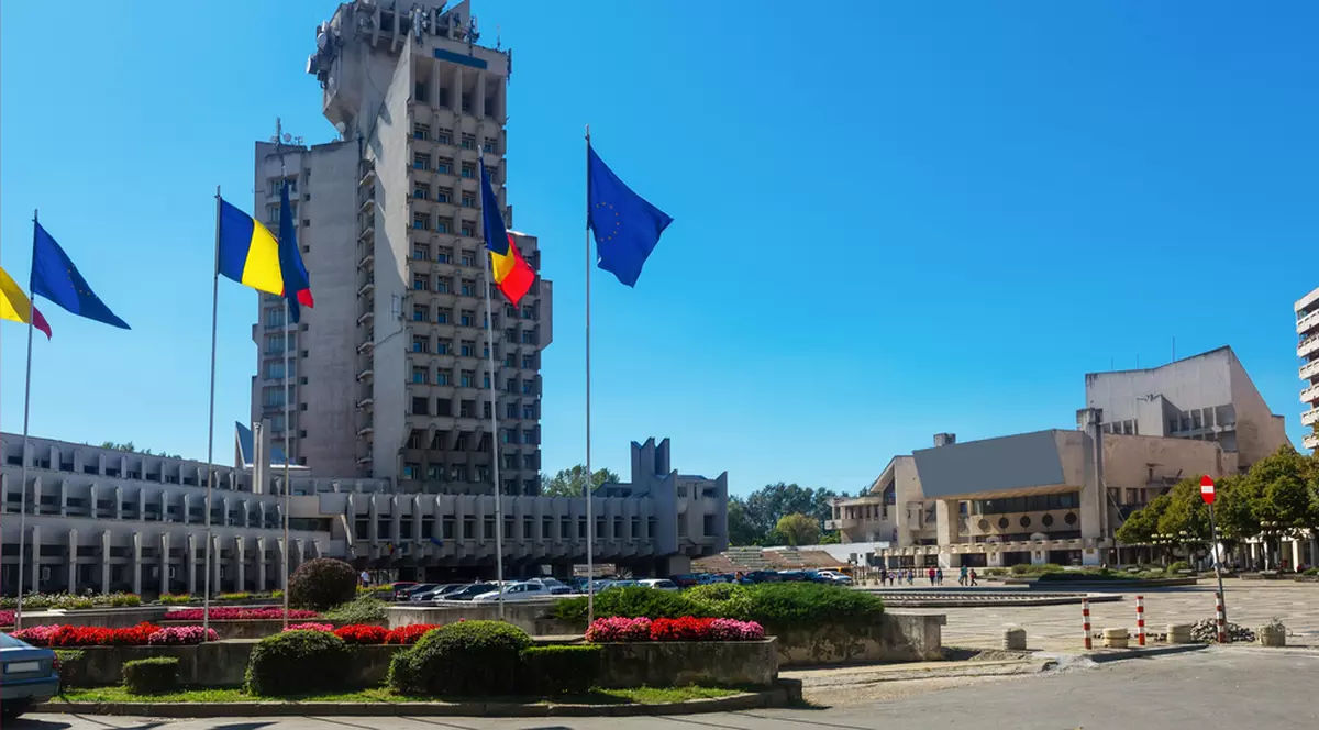 Candidați județul Satu Mare alegeri parlamentare 2024. - Imagine cu palatul administrativ din centrul municipiului Satu Mare.