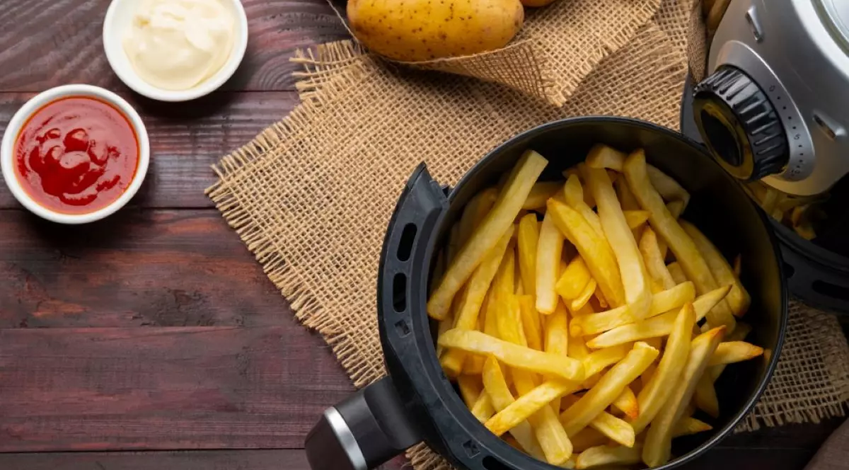 Cum să faci cartofi prăjiţi la air fryer. Sfaturi şi trucuri