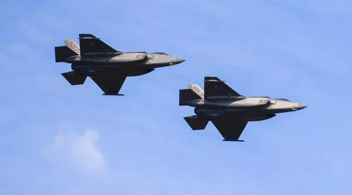 Doua avioane F-35
