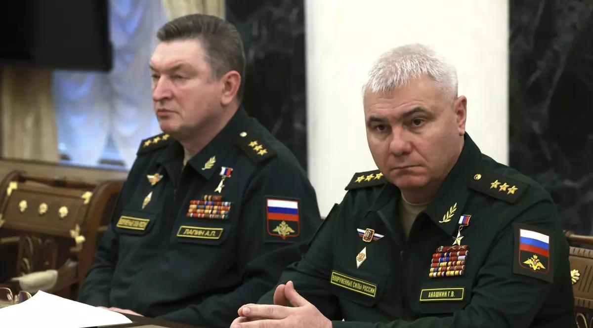 Generalul Ghennadi Anașkin (dreapta) și generalul Aleksandr Lapin (stânga) Foto: Hepta