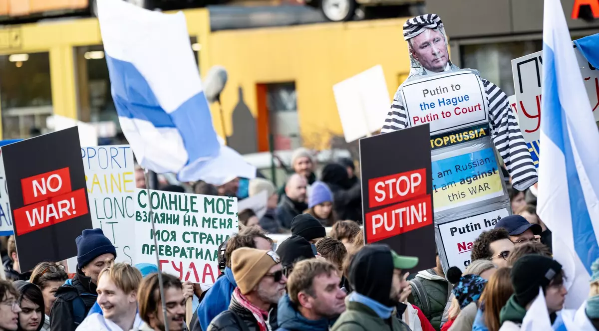 Imagine surprinsă de la protestul anti-Putin desfășurat la Berlin.