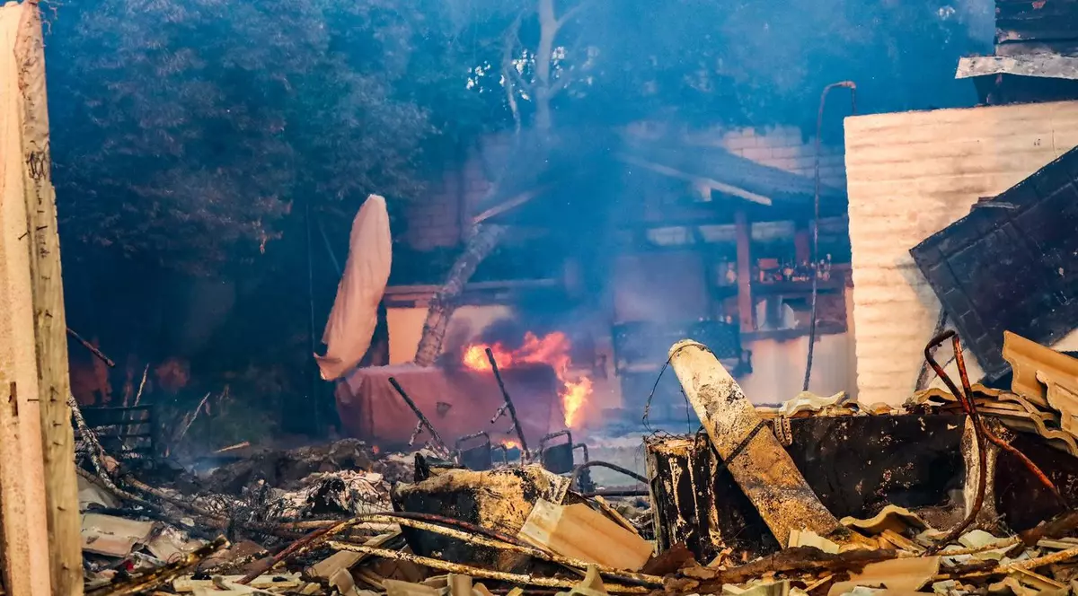 cartier rezidențial mistuit de flacari califormia 6 nov 2024